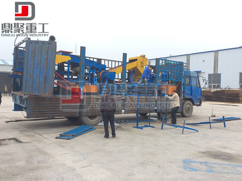 河南橡膠粉碎機(jī)發(fā)貨現(xiàn)場實拍